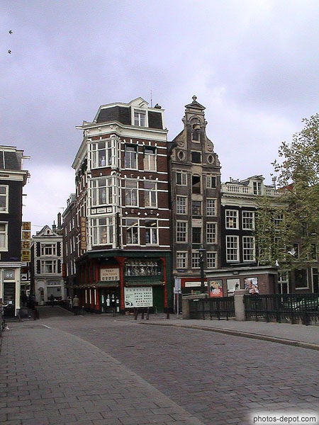 photo de maisons typiques penchées amsterdam