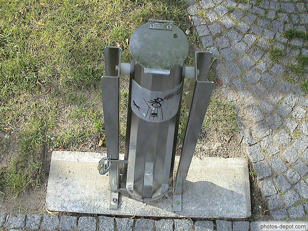 photo de poubelle à crottes