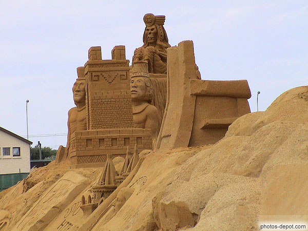 photo de statues de sable