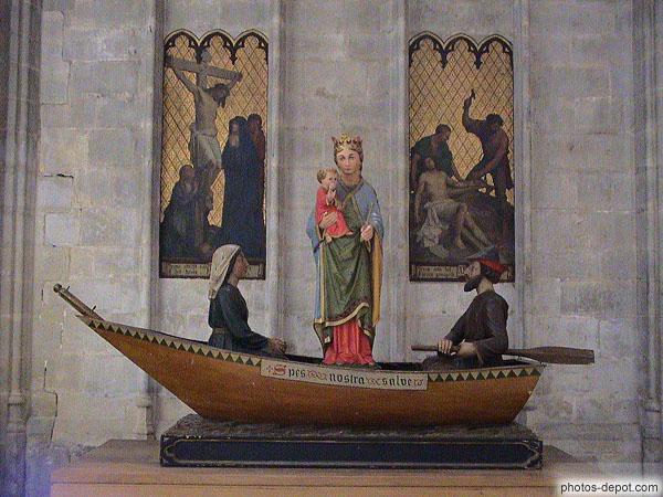 photo de statue Vierge en bateau eglise du sablon