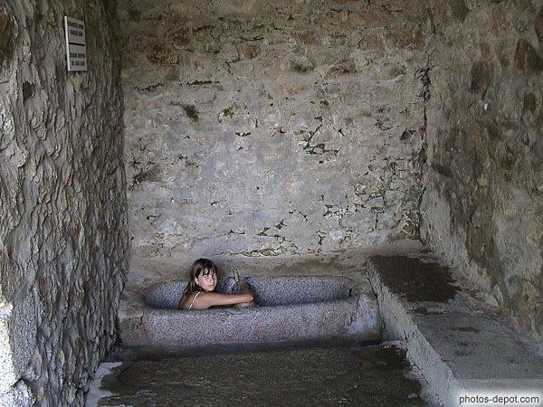 photo de bains romains d'eau chaude