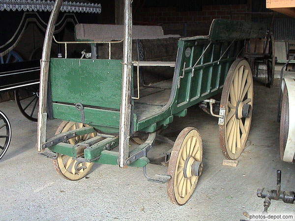 photo de voiture à cheval