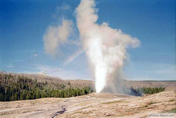 photo d'Old faithful geyser