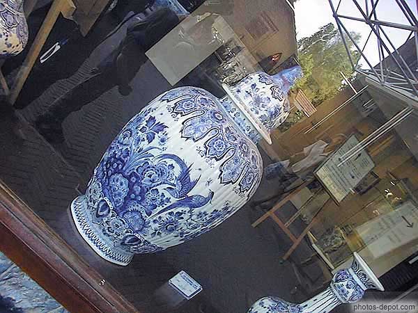 photo de porcelaine en vitrine