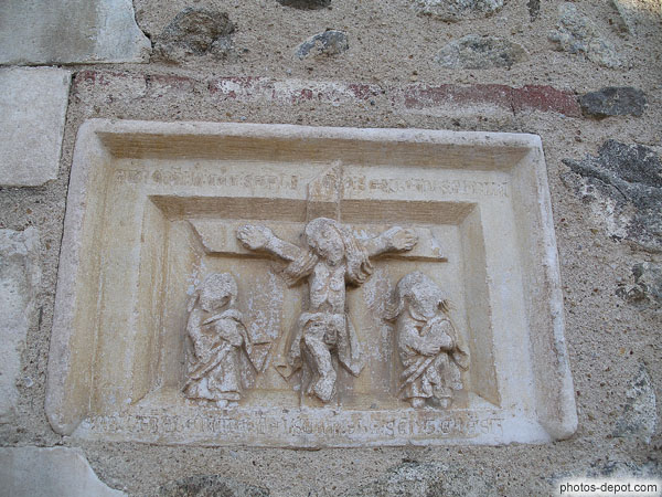 Christ en croix sur le mur du Cloître France, Languedoc Roussillon, Saint Genis Fontaines, Photo 2005