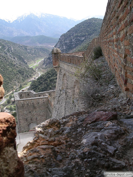 Remparts  du fort Liberia France, Languedoc Roussillon, Villefranche de conflens, Photo 2006