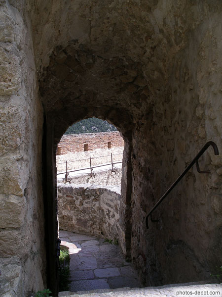 Passage couvert, chemin de ronde du fort Liberia France, Languedoc Roussillon, Villefranche de conflens, Photo 2006
