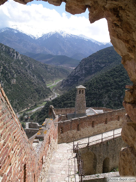 Remparts du fort Liberia dominant la vallée France, Languedoc Roussillon, Villefranche de conflens, Photo 2006