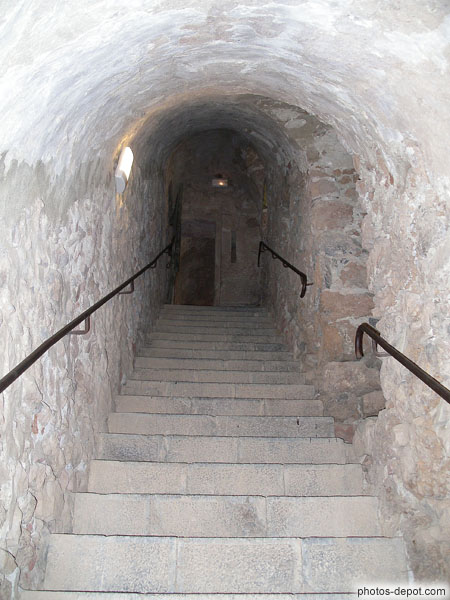 photo d'escalier intérieur du fort Liberia
