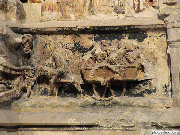 photo de bas relief : Charette attelée emportant les pêcheurs, chapelle rayonnante, cathédrale St Just