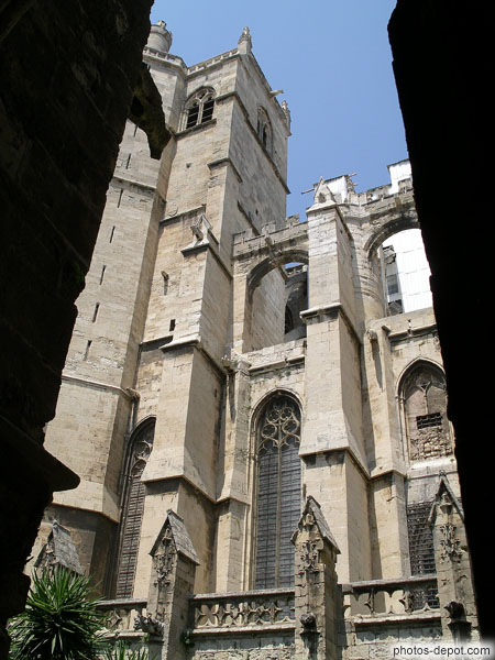 photo de Cathédrale St Just et St Pasteur, la plus imposante cathédrale romane de France