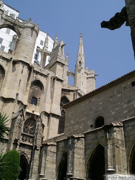 photo d'archivoltes de la cathédrale St Just et St Pasteur