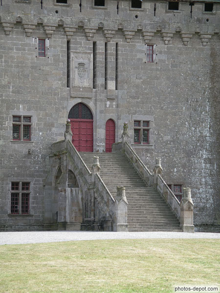 photo d'Escalier principal d'entrée du chateau