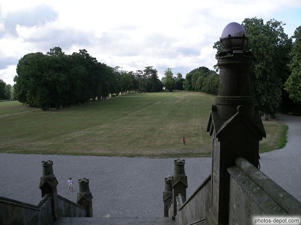 photo d'Esplanade devant le chateau des comtes de Chateaubriand