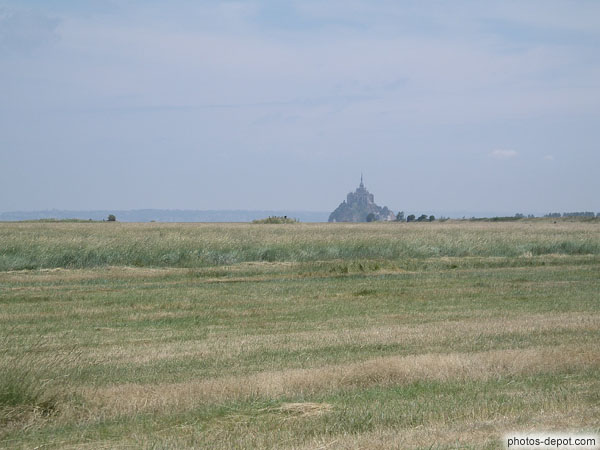 photo de Le mont St Michel est visible a des kilomètres le long de la côte