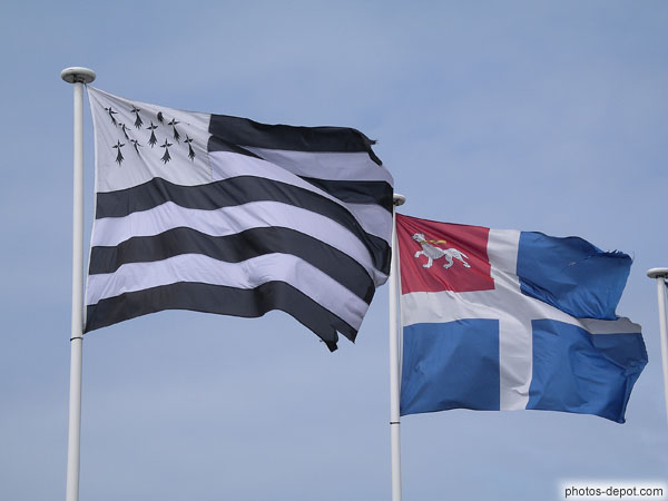 photo de drapeaux de Bretagne et de St Malo