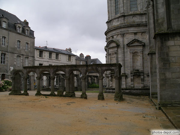Reste du cloitre Cathédrale St Pierre