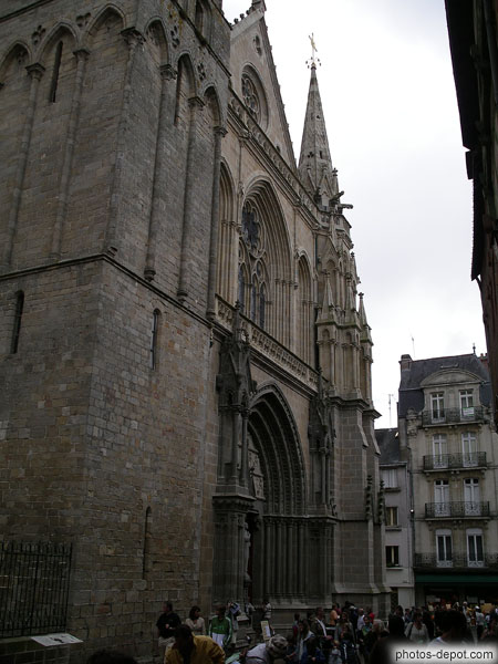 photo de facade Cathédrale St Pierre