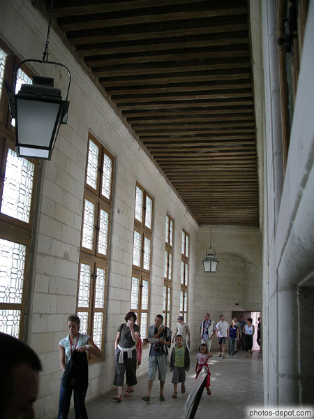 photo de couloir reliant la chapelle au donjon