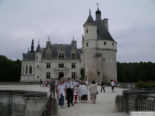photo d'avant-cour, donjon et chateau de Chenonceaux