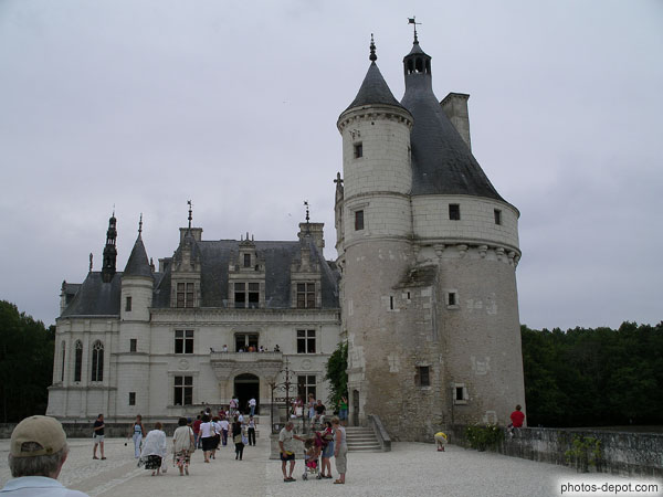 photo de Tour des Marques (moulin fortifié de l'ancienne famille des Marques) et chateau