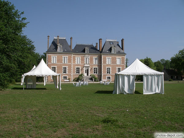 photo de Tentes de cocktail devant le chateau de Villette