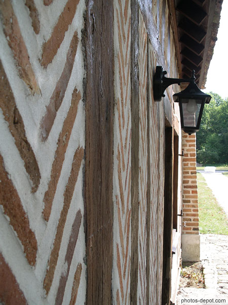photo de murs de briques et bois