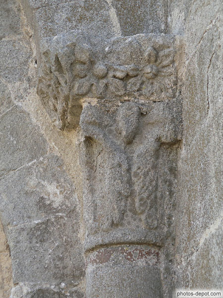 photo de détail modillon rosaces à 8 pétales, Chapelle St Julien