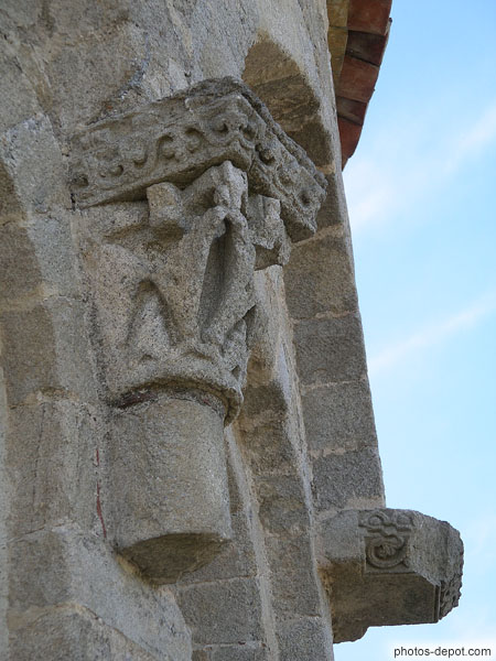 photo de modillons Chapelle St Julien