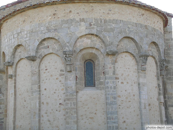 photo de corniche sur arcatures, chapelle St Julien