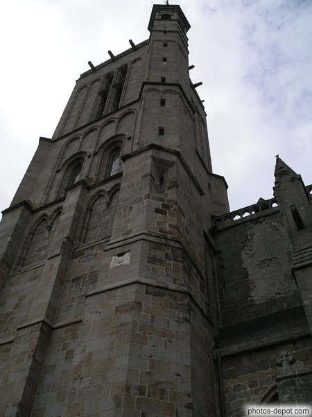 photo de tour sud de la Cathédrale St Samson