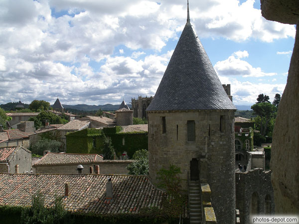 photo de vue sur la ville depuis le chemin de ronde du chateau