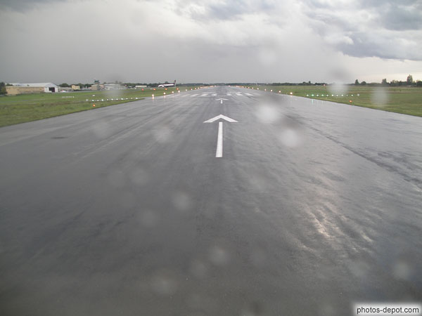 photo de piste de décolage de l'aéroport