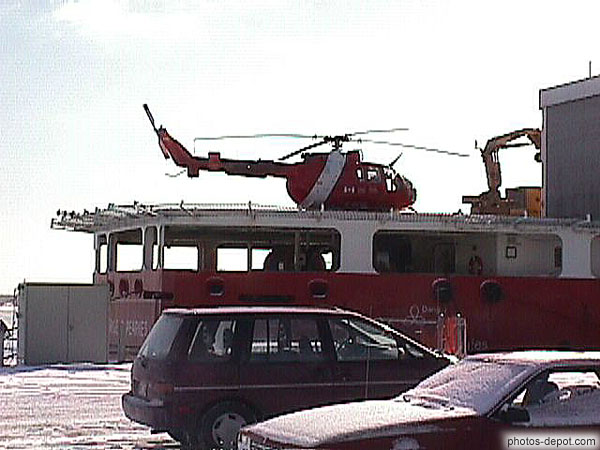 photo d'hélicoptère sur bateau