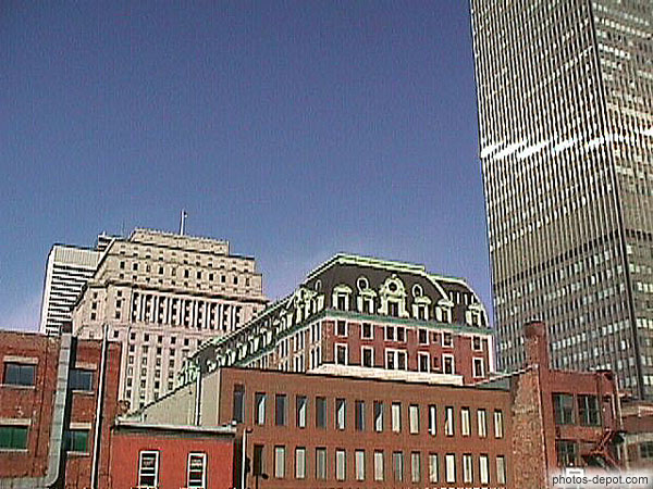 photo de toits et gratte ciel du centre ville