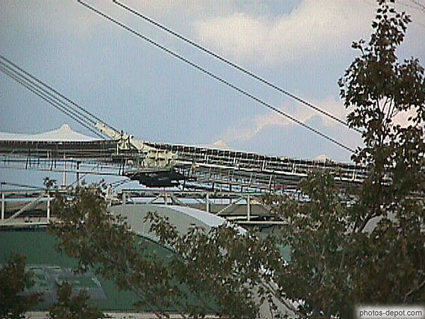 photo de toit et cables du  stade olympique