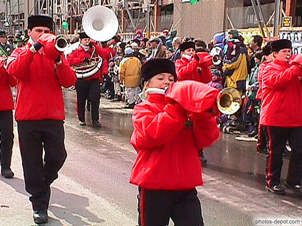 photo de trompettistes costume rouge
