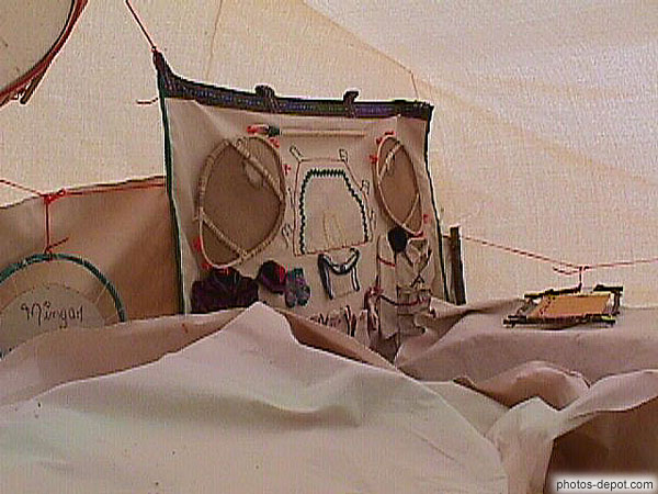 photo de raquettes et autres vetements pour l'hiver