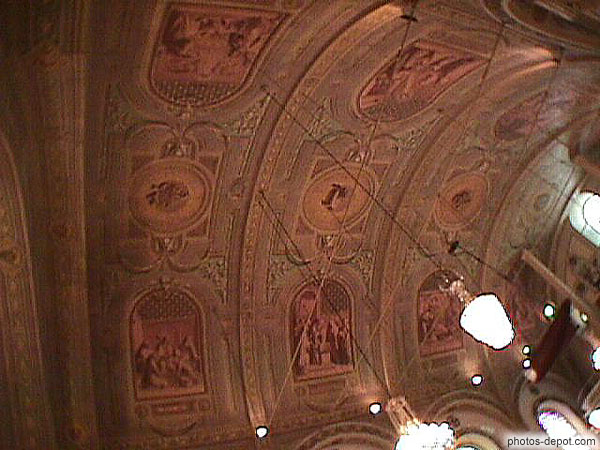 photo d'ample voute surbaissée décorée en trompe l'oeil de l'église Norte Dame de Bonsecours