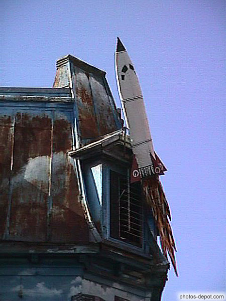 photo de fusée sur toit