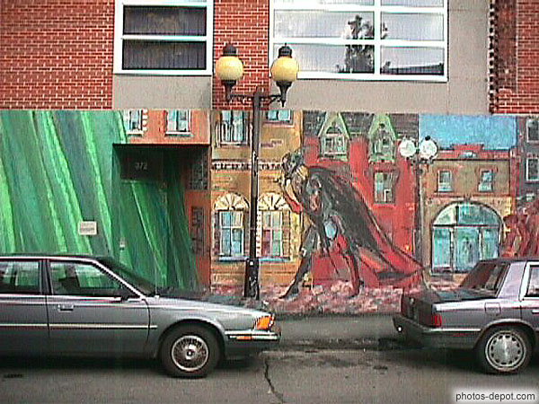 photo de réverbère devant tags colorés