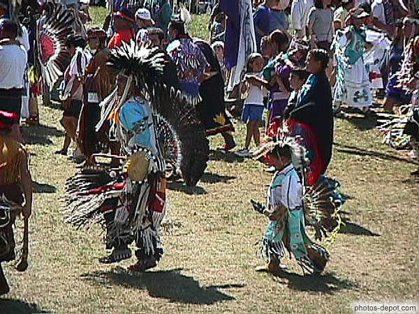 photo d'Amérindiens en costumes