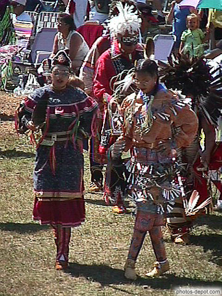 photo d'Amérindiennes en costumes