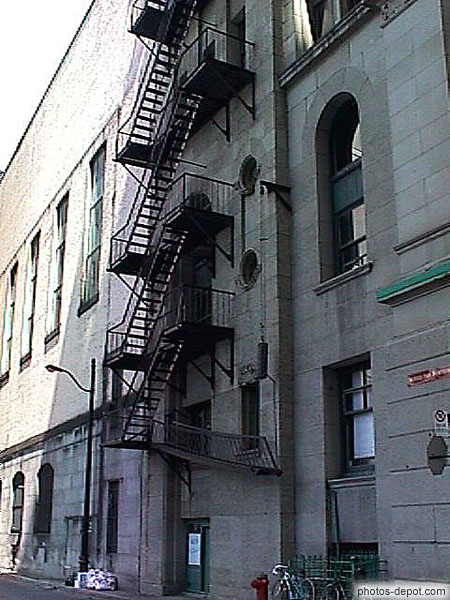 Escalier métallique extérieur