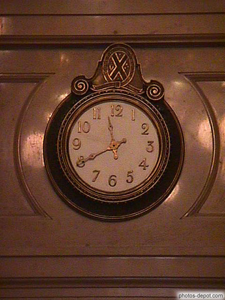 Horloge dorée, Chateau Ramezay