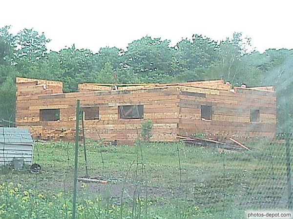 photo de maison de bois en constructions