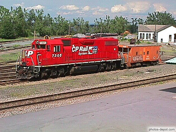 photo de CP Rail, locomotive rouge