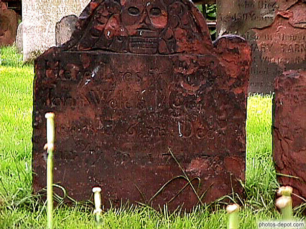 photo de Tombe dans le cimetière le plus ancien de Manhattan : Green-Wood Cemetery