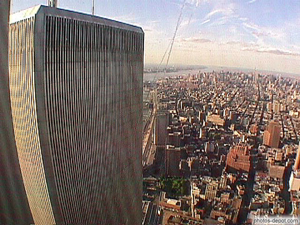 Une des tours vue de l'autre USA, New York, Photo 1998