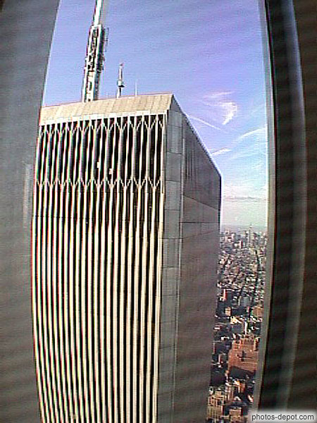 Une des twin towers vue depuis l'autre USA, New York, Photo 1998